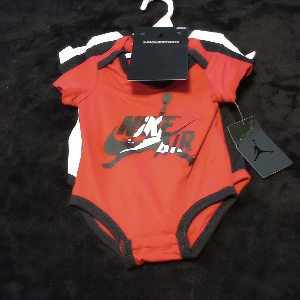 3 pack Jordan body suit - Picture 5 of 6